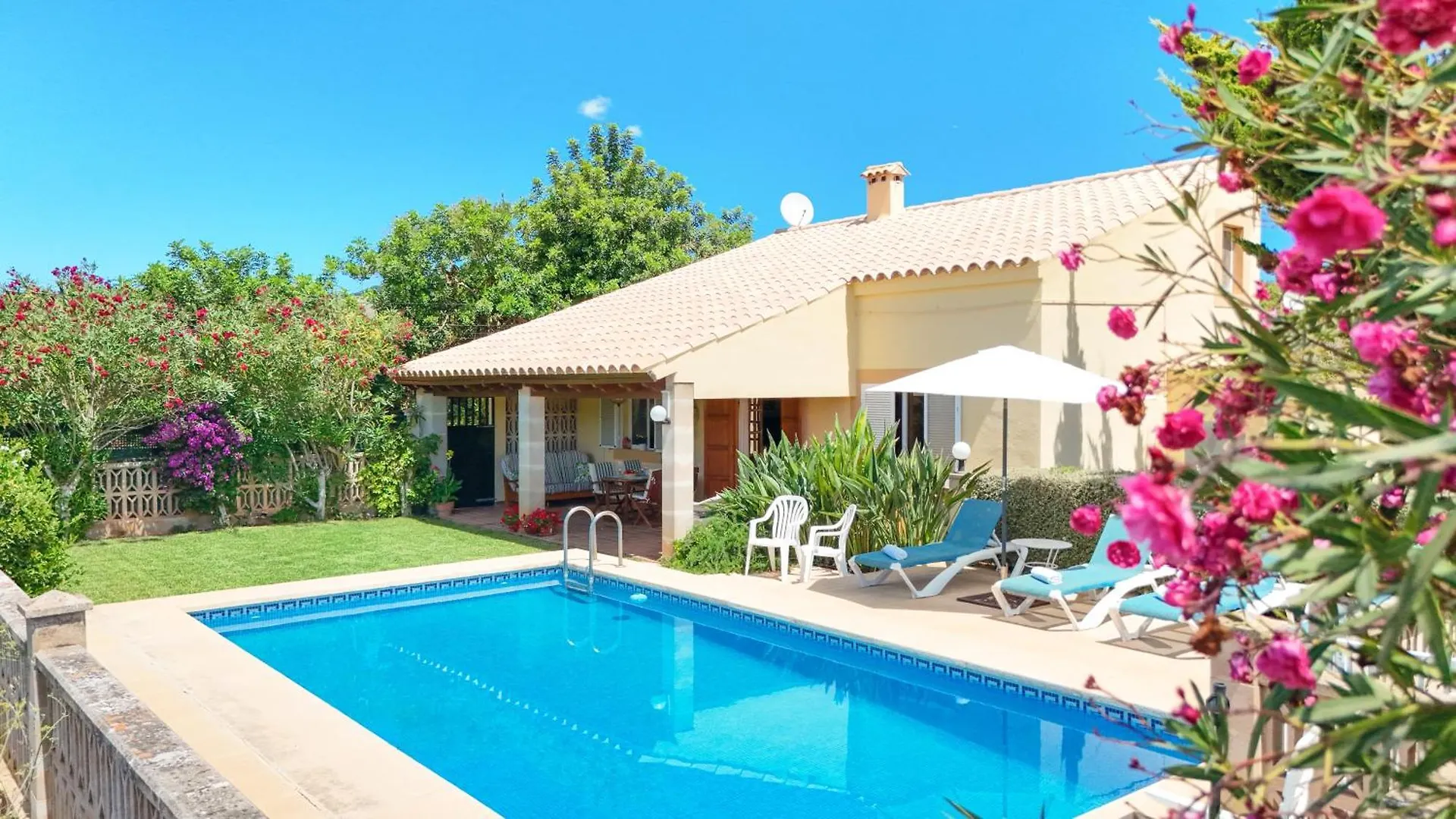 Finca Es Baladre contacts